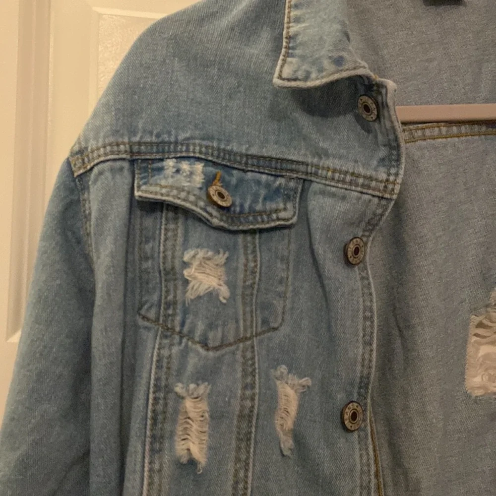 Judy Bridal Jean Jacket Ripped with Front Button Pockets Women’s Large - Picture 3 of 8